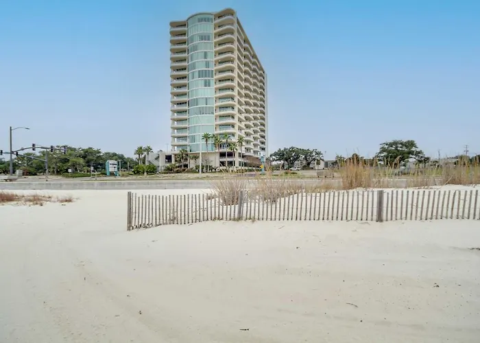 Resort-Style Biloxi Condo: Walk To The Beach!