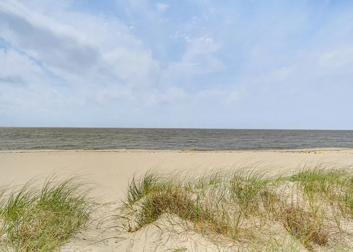 Airy Biloxi Condo W/ Patio: Walk To Beach!